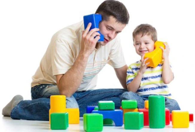 آیا بازی با کودک مهم است؟ از کی با او بازی کنم؟